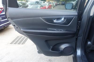 2016 Nissan Rogue SL - Photo 12 - Newark, NJ 07104
