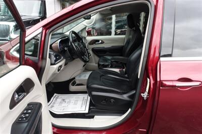 2019 Chrysler Pacifica Touring L   - Photo 9 - Newark, NJ 07104