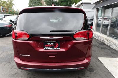 2019 Chrysler Pacifica Touring L   - Photo 7 - Newark, NJ 07104