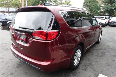 2019 Chrysler Pacifica Touring L   - Photo 5 - Newark, NJ 07104