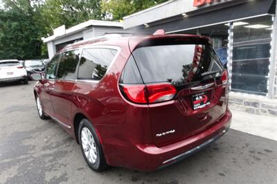 2019 Chrysler Pacifica Touring L   - Photo 6 - Newark, NJ 07104