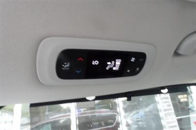 2019 Chrysler Pacifica Touring L   - Photo 20 - Newark, NJ 07104