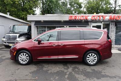 2019 Chrysler Pacifica Touring L   - Photo 4 - Newark, NJ 07104