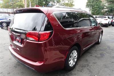 2019 Chrysler Pacifica Touring L   - Photo 8 - Newark, NJ 07104