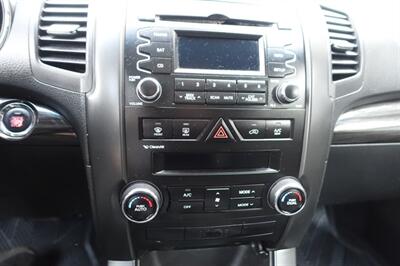 2011 Kia Sorento EX - Photo 18 - Newark, NJ 07104