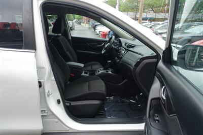 2017 Nissan Rogue SL   - Photo 14 - Newark, NJ 07104