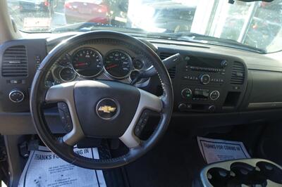 2011 Chevrolet Silverado 1500 LT   - Photo 13 - Newark, NJ 07104