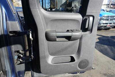 2011 Chevrolet Silverado 1500 LT   - Photo 12 - Newark, NJ 07104