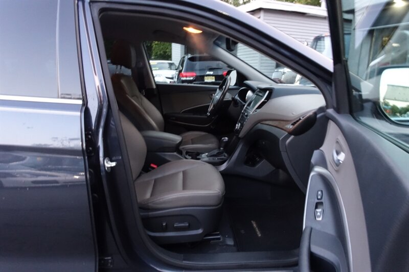 2017 Hyundai Santa Fe Limited photo 13