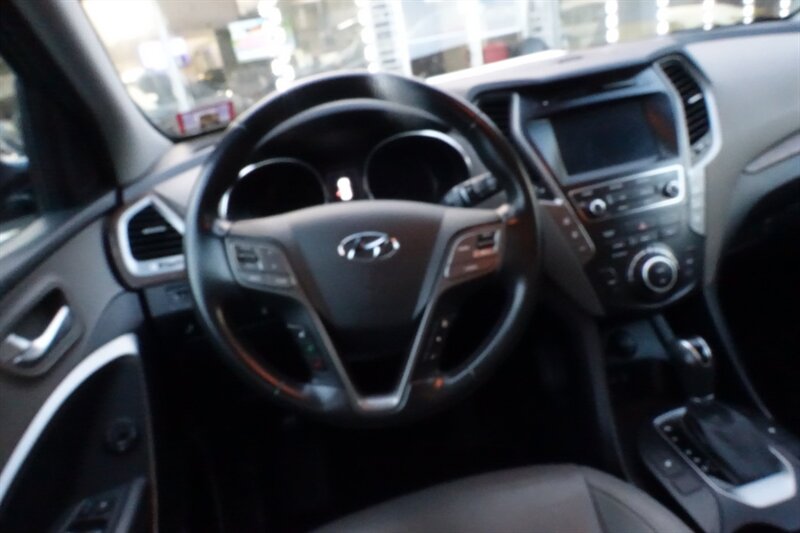 2017 Hyundai Santa Fe Limited photo 12