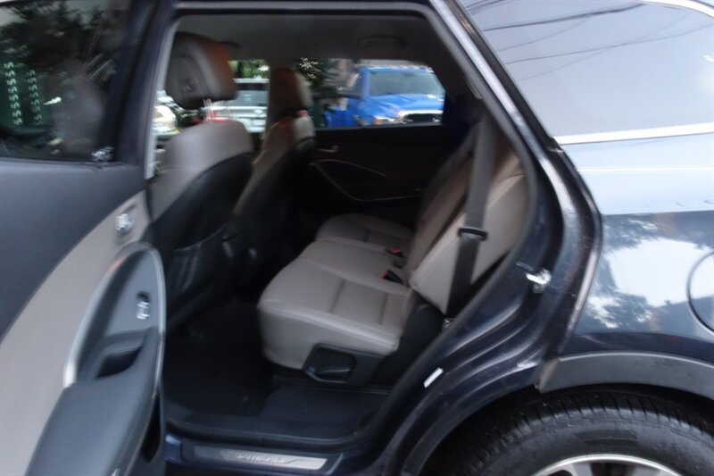 2017 Hyundai Santa Fe Limited photo 10