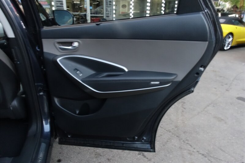 2017 Hyundai Santa Fe Limited photo 16