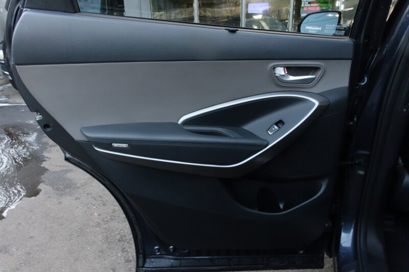 2017 Hyundai Santa Fe Limited photo 11