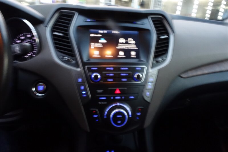 2017 Hyundai Santa Fe Limited photo 17