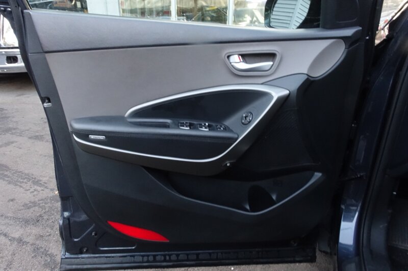 2017 Hyundai Santa Fe Limited photo 9