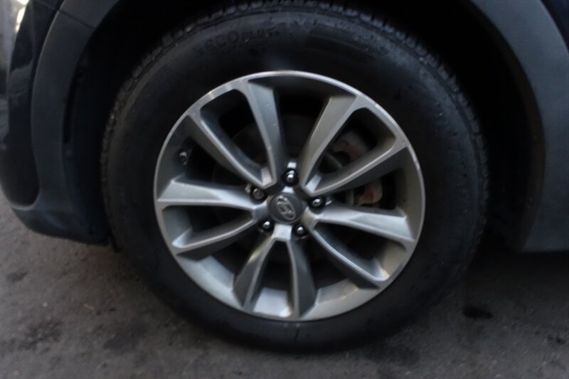 2017 Hyundai Santa Fe Limited photo 21