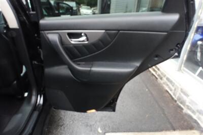2017 INFINITI QX70   - Photo 17 - Newark, NJ 07104