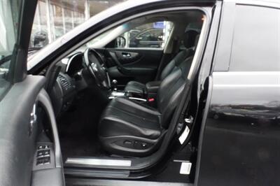 2017 INFINITI QX70   - Photo 9 - Newark, NJ 07104