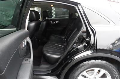2017 INFINITI QX70   - Photo 11 - Newark, NJ 07104