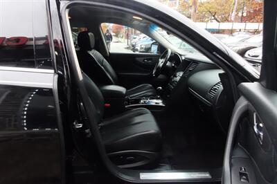 2017 INFINITI QX70   - Photo 14 - Newark, NJ 07104