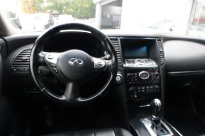 2017 INFINITI QX70   - Photo 13 - Newark, NJ 07104