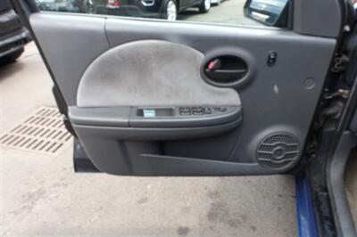 2005 Saturn Ion 3   - Photo 10 - Newark, NJ 07104