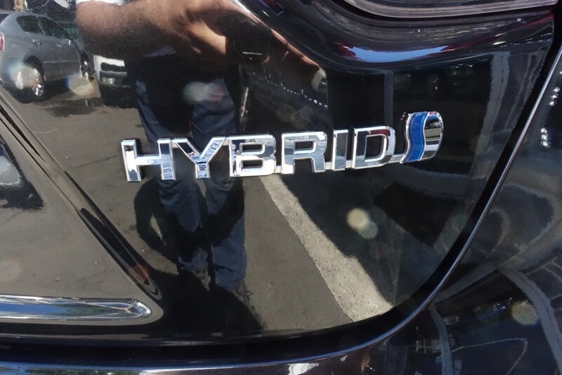 2022 Toyota Corolla Hybrid LE photo 24