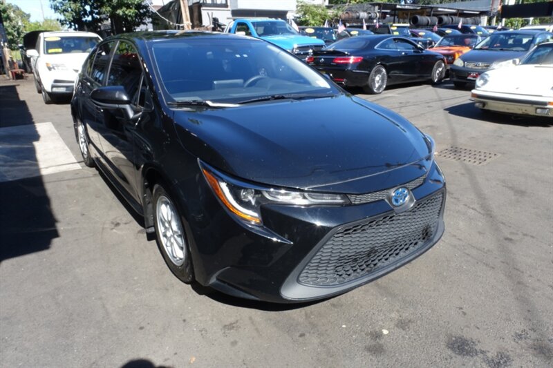 2022 Toyota Corolla Hybrid LE photo 2