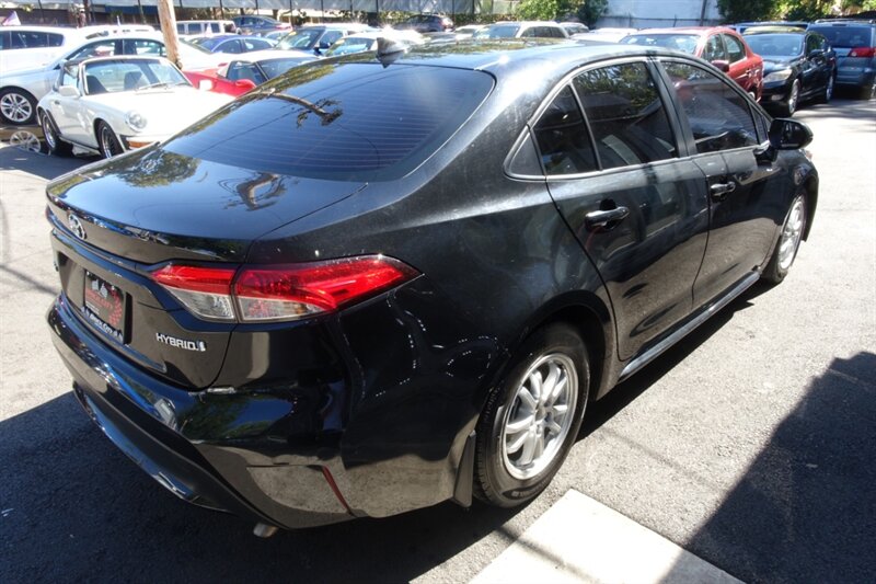 2022 Toyota Corolla Hybrid LE photo 4