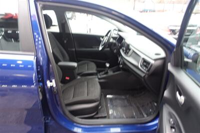 2018 Kia Rio 5-Door S   - Photo 14 - Newark, NJ 07104