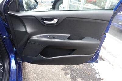 2018 Kia Rio 5-Door S   - Photo 15 - Newark, NJ 07104