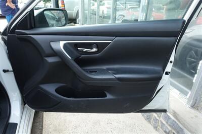 2016 Nissan Altima 2.5   - Photo 14 - Newark, NJ 07104