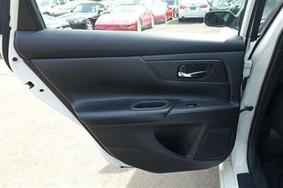 2016 Nissan Altima 2.5   - Photo 11 - Newark, NJ 07104