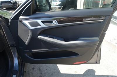 2015 Hyundai Genesis 3.8L - Photo 15 - Newark, NJ 07104