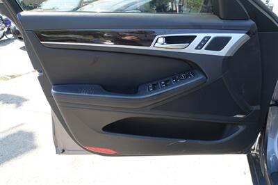 2015 Hyundai Genesis 3.8L - Photo 10 - Newark, NJ 07104