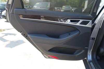 2015 Hyundai Genesis 3.8L - Photo 12 - Newark, NJ 07104