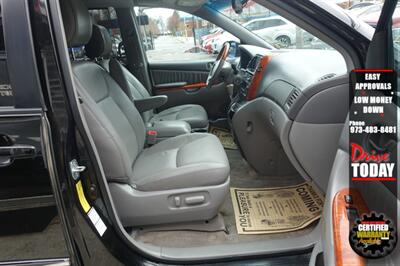 2009 Toyota Sienna Limited   - Photo 14 - Newark, NJ 07104