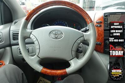 2009 Toyota Sienna Limited   - Photo 20 - Newark, NJ 07104