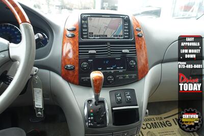 2009 Toyota Sienna Limited   - Photo 21 - Newark, NJ 07104