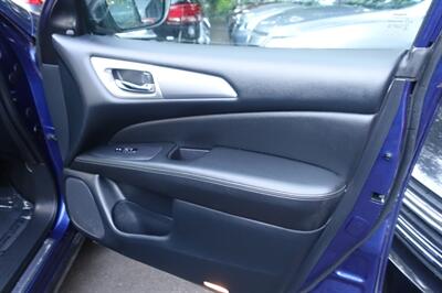 2020 Nissan Pathfinder SL Premium - Photo 21 - Newark, NJ 07104