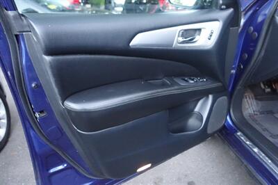 2020 Nissan Pathfinder SL Premium - Photo 10 - Newark, NJ 07104