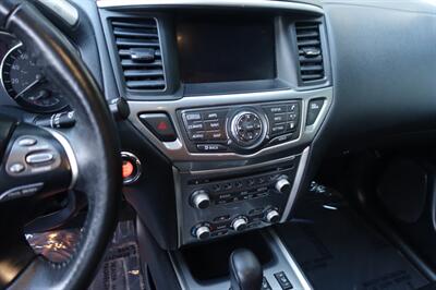 2020 Nissan Pathfinder SL Premium - Photo 13 - Newark, NJ 07104