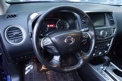 2020 Nissan Pathfinder SL Premium - Photo 12 - Newark, NJ 07104