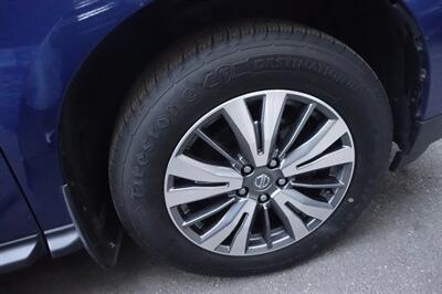 2020 Nissan Pathfinder SL Premium - Photo 33 - Newark, NJ 07104