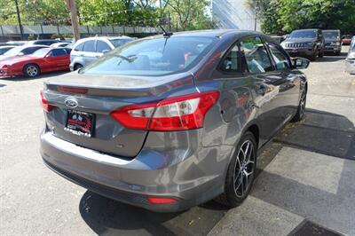 2012 Ford Focus SE   - Photo 8 - Newark, NJ 07104