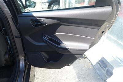 2012 Ford Focus SE   - Photo 17 - Newark, NJ 07104