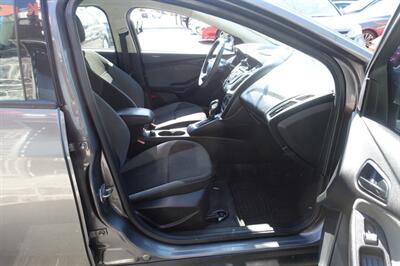 2012 Ford Focus SE   - Photo 14 - Newark, NJ 07104