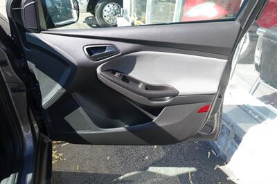 2012 Ford Focus SE   - Photo 15 - Newark, NJ 07104