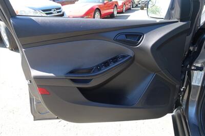 2012 Ford Focus SE   - Photo 10 - Newark, NJ 07104