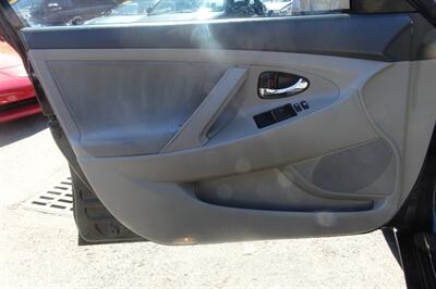 2007 Toyota Camry SE V6   - Photo 10 - Newark, NJ 07104